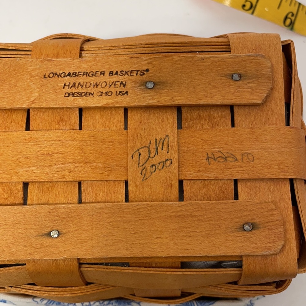 Small Lined Vintage Longaberger Basket - Picture 7 of 7